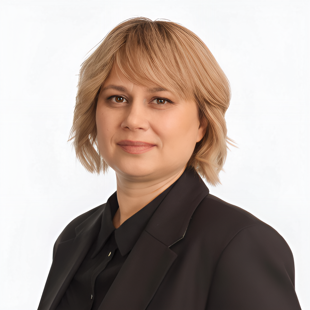 Юлия Ракова — маркетолог и эксперт по ИИ, автор методики аудита оптимизации под ИИ-поиск (GEO)